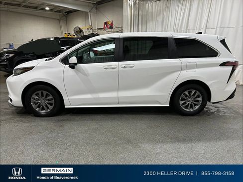 Used 2022 Toyota Sienna LE FWD image 5