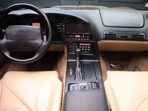 Used 1994 Chevrolet Corvette Convertible RWD image 3