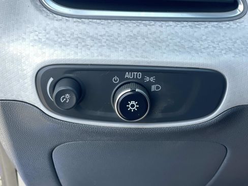 Used 2019 Chevrolet Bolt Premier w/ Infotainment Package FWD image 21