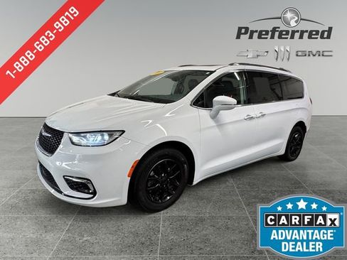 Used 2021 Chrysler Pacifica Touring-L w/ Uconnect Theater Family Group FWD image 11