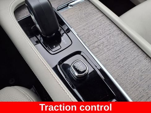 Used 2024 Volvo XC90 B6 Plus image 19