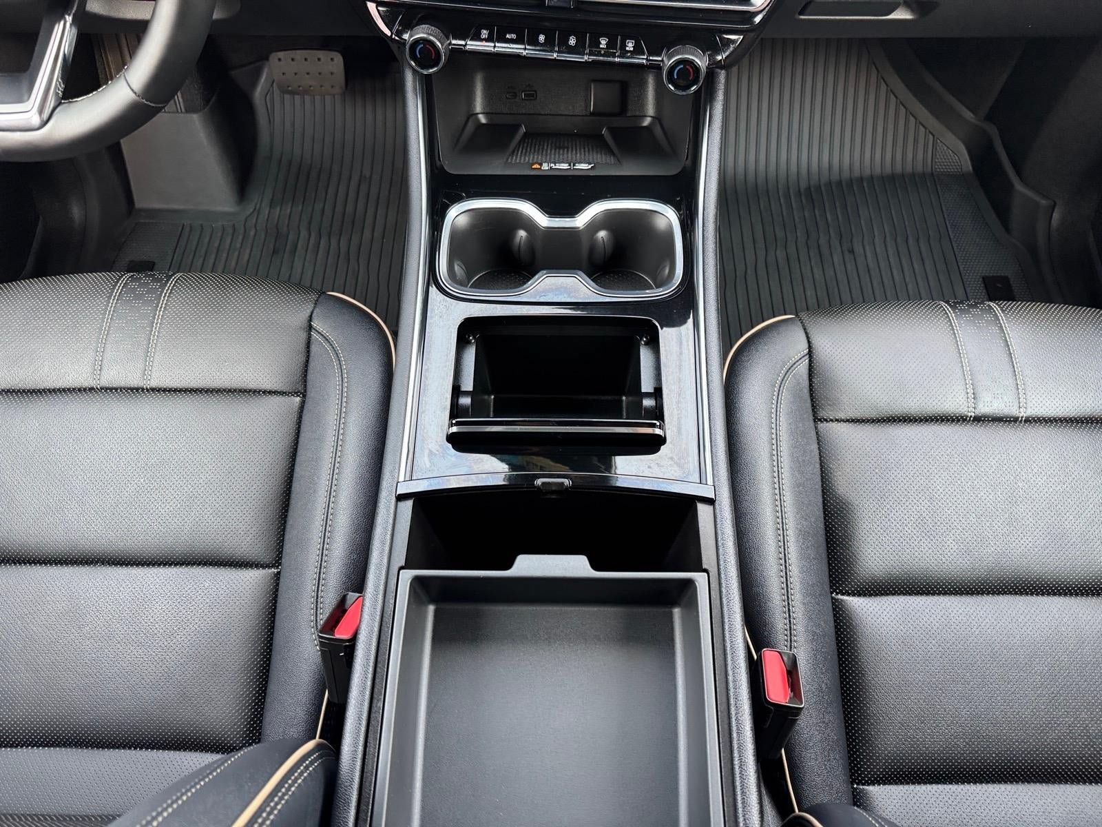 Used 2026 Chevrolet Traverse High Country w/ LPO, Floor Liner Package AWD/4WD image 12
