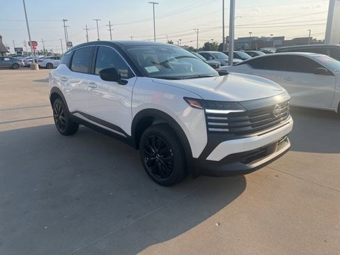 New 2025 Nissan Kicks SV image 3