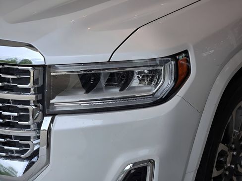 Used 2020 GMC Acadia Denali w/ Technology Package FWD image 8