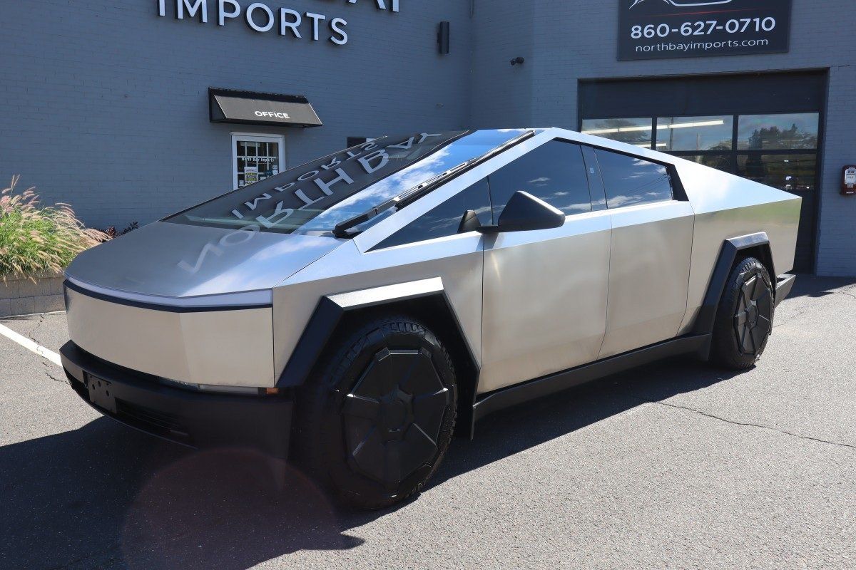 Used 2024 Tesla Cybertruck AWD Crew Cab image 2