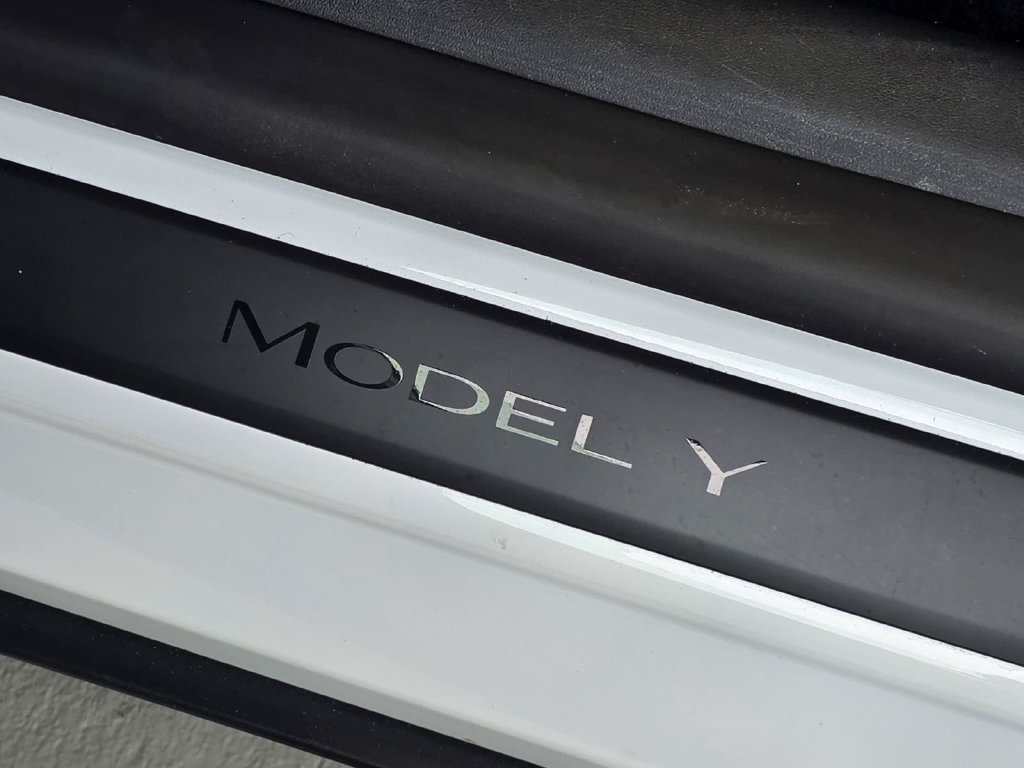 Used 2025 Tesla Model Y Performance AWD/4WD image 39