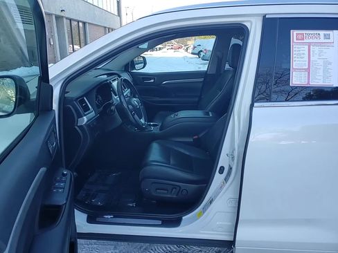 Used 2019 Toyota Highlander Limited image 11
