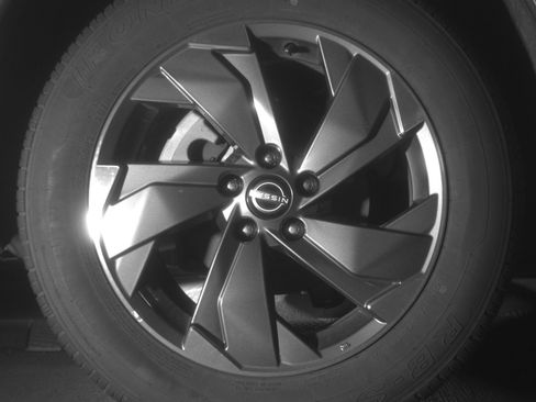 Used 2025 Nissan Rogue SV FWD image 15