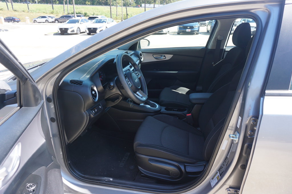 Used 2023 Kia Forte LXS w/ LXS Technology Package FWD image 2
