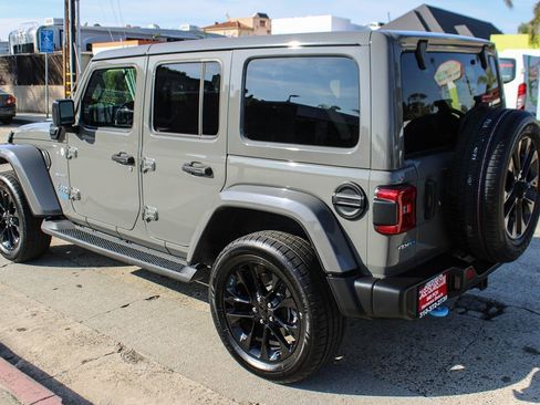 Used 2022 Jeep Wrangler Unlimited Sahara image 3