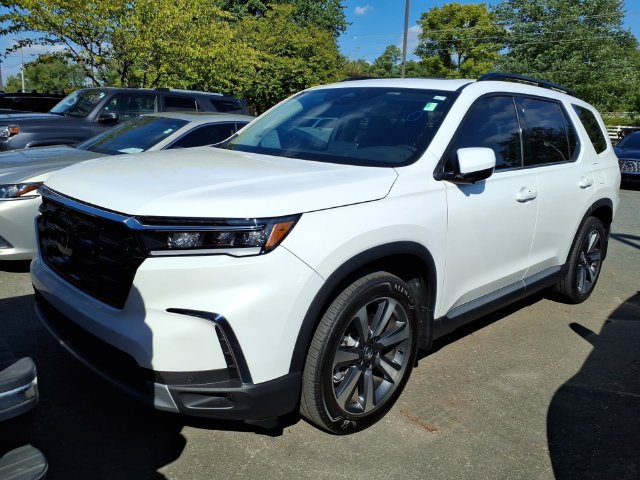 Used 2025 Honda Pilot Elite image 1