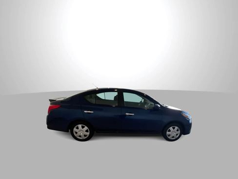 Used 2019 Nissan Versa SV image 9