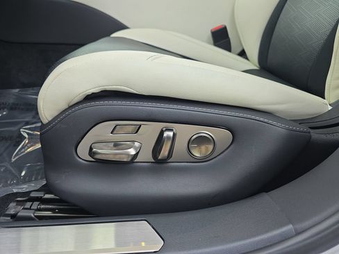 Used 2025 Lexus LS 500 F Sport AWD/4WD image 28