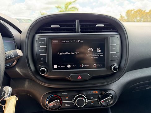 Used 2025 Kia Soul LX w/ LX Technology Package FWD image 17