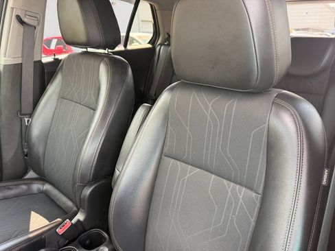 Used 2019 Chevrolet Trax LT w/ LT Convenience Package FWD image 13