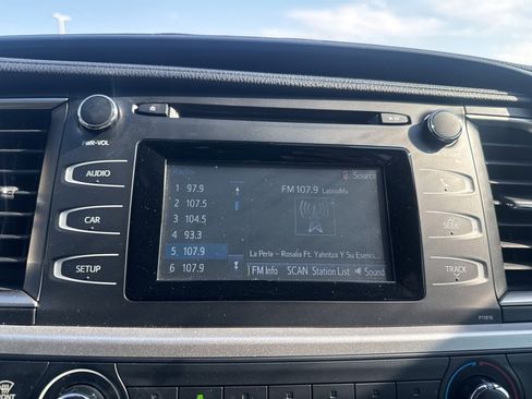 Used 2019 Toyota Highlander LE image 39