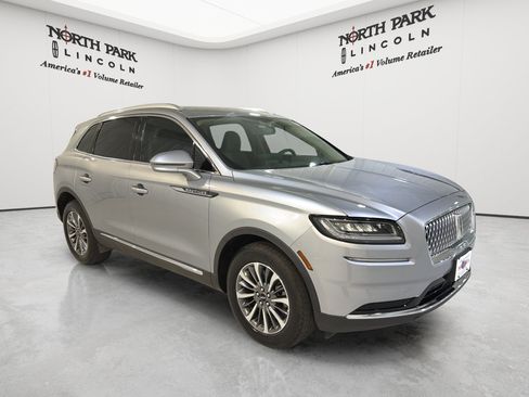 Used 2023 Lincoln Nautilus AWD w/ Premium Package image 12