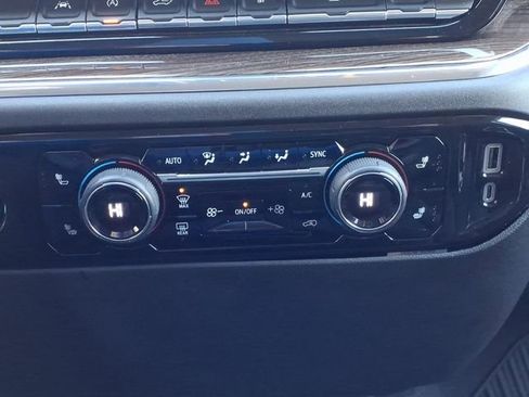 Used 2024 Chevrolet Silverado 1500 LT image 12