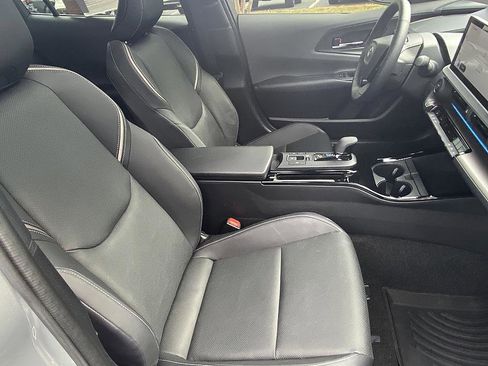 Used 2024 Toyota Prius XLE FWD image 22