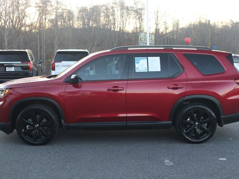 Used 2025 Honda Pilot Black Edition image 4