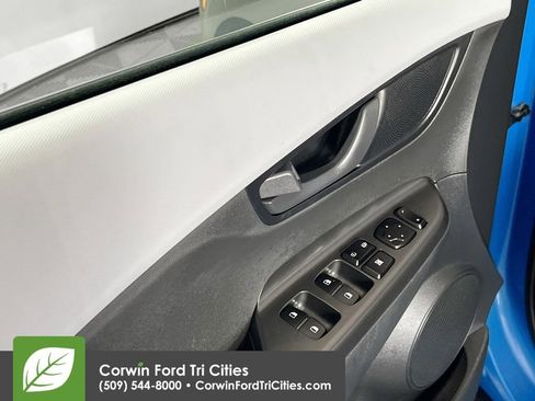 Used 2019 Hyundai Kona SE AWD/4WD image 12