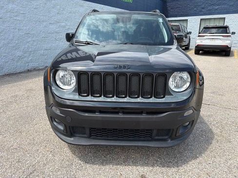 Used 2018 Jeep Renegade Altitude FWD image 8