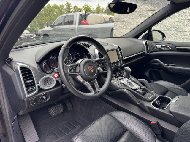 Used 2016 Porsche Cayenne w/ Premium Package AWD/4WD image 12
