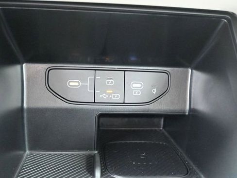 Used 2025 Kia Sorento S FWD image 13