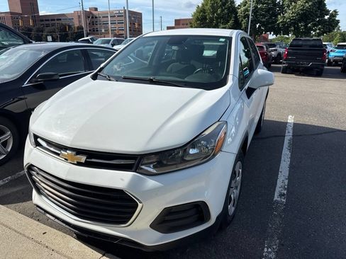 Used 2018 Chevrolet Trax LS FWD image 1