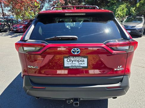 Used 2021 Toyota RAV4 LE AWD/4WD image 5