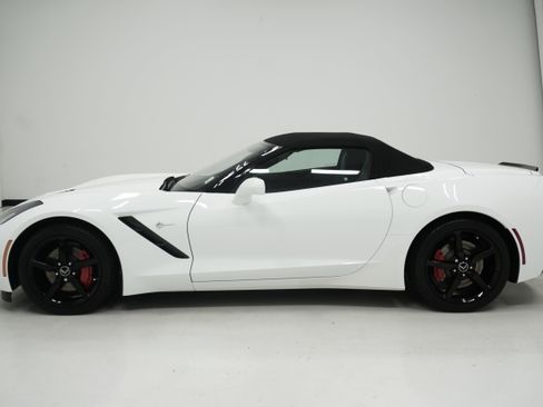 Used 2015 Chevrolet Corvette Stingray Convertible w/ 2LT Preferred Equipment Group RWD image 7