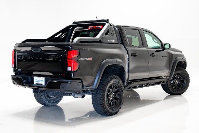Used 2025 Chevrolet Colorado ZR2 w/ Midnight Edition AWD/4WD image 36