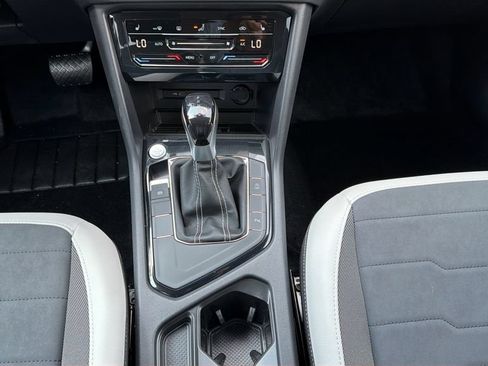 New 2026 Volkswagen Taos SE FWD image 17