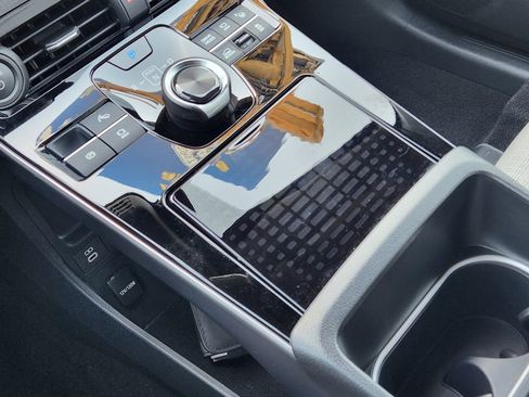 Used 2025 Subaru Solterra AWD/4WD image 20