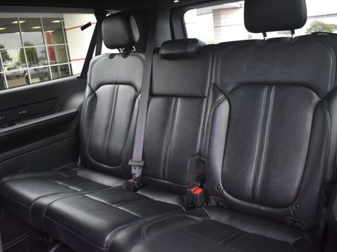 Used 2023 Jeep Wagoneer L Series II RWD image 16