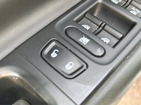 Used 2018 Jeep Renegade Altitude image 32