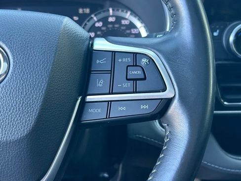 Used 2022 Toyota Highlander XLE AWD/4WD image 58