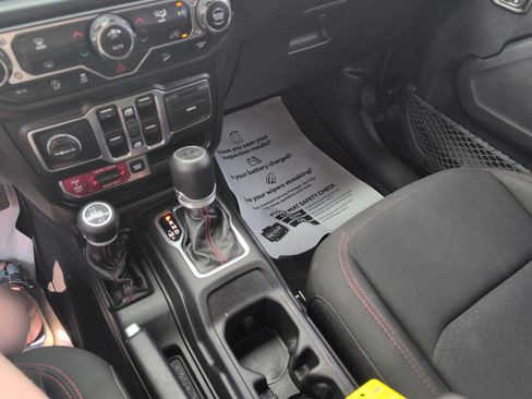 Used 2020 Jeep Wrangler Unlimited Rubicon AWD/4WD image 23