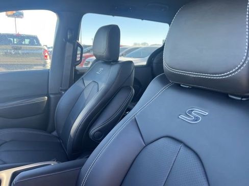 New 2026 Chrysler Pacifica Select image 13