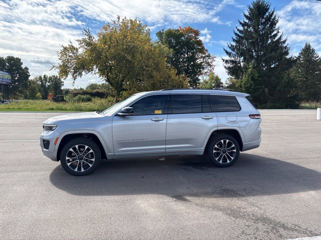 Certified 2022 Jeep Grand Cherokee L Overland w/ Luxury Tech Group IV AWD/4WD image 2