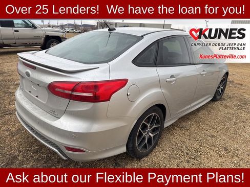 Used 2015 Ford Focus SE w/ SE Sport Package image 3