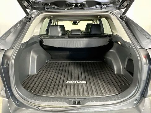 Used 2021 Toyota RAV4 XLE Premium AWD/4WD image 21