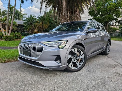 Used 2021 Audi e-tron Premium w/ Towing Package image 9