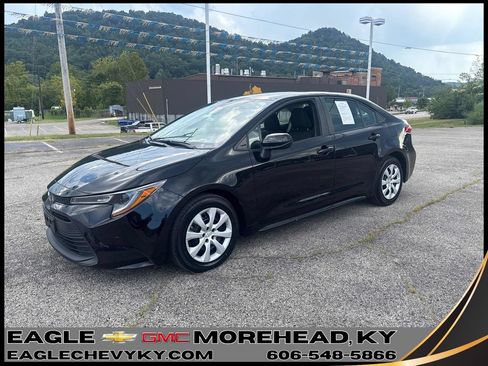 Used 2024 Toyota Corolla LE FWD image 1