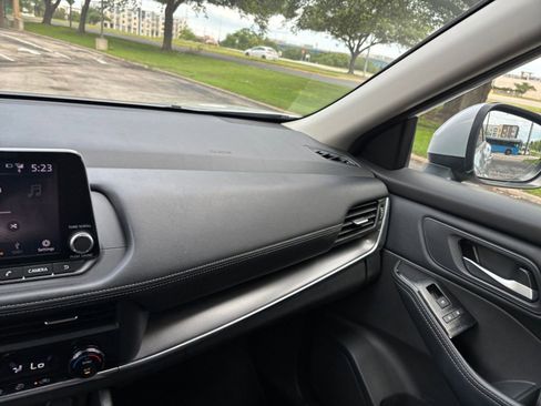 Used 2025 Nissan Rogue SV AWD/4WD image 30