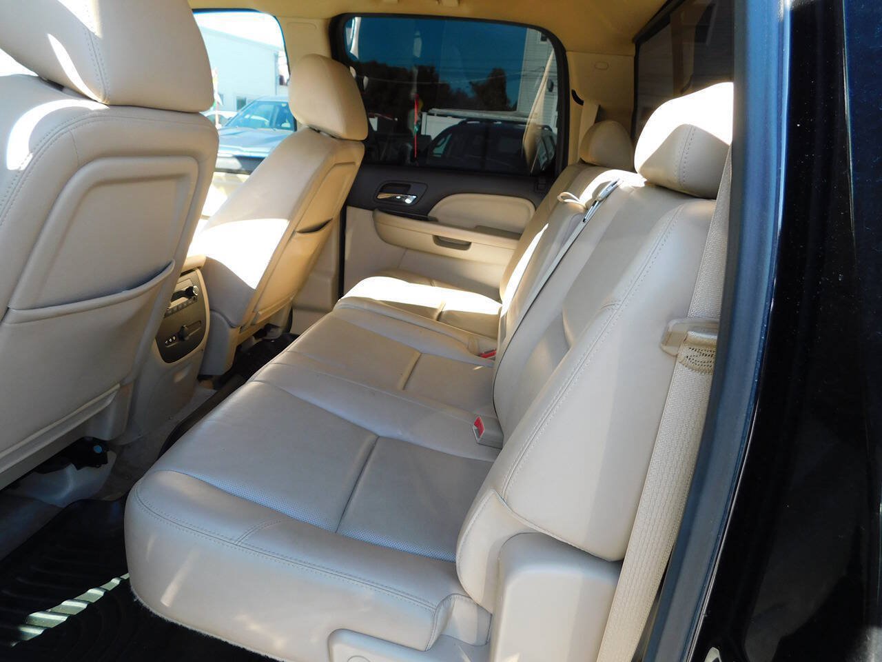 Used 2014 GMC Sierra 2500 Denali w/ Suspension Package, Off-Road AWD/4WD image 36
