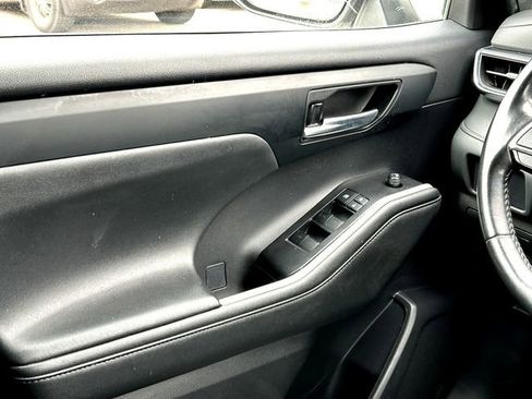 Used 2021 Toyota Highlander XSE FWD image 29