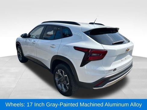Used 2025 Chevrolet Trax LT FWD image 9