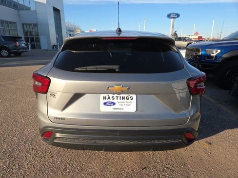 Used 2025 Chevrolet Trax LS w/ Driver Confidence Package image 4