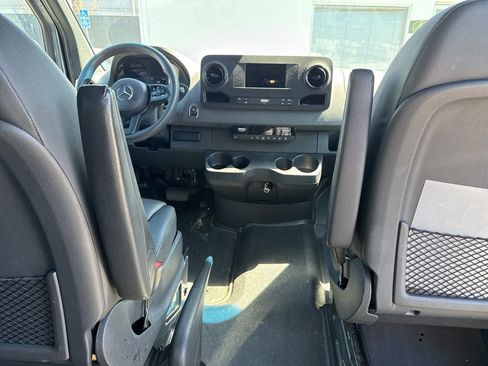Used 2023 Mercedes-Benz Sprinter 2500 image 8